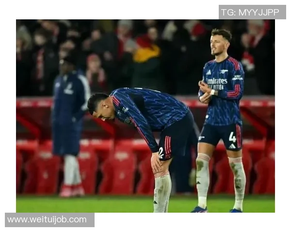 西甲焦点战阿森纳与曼城战平乌龙球引发争议判罚全场沸腾